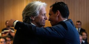 Ο Ζόρζε Ζεσούς με τον Πρόεδρο της Πορτογαλικής Ομοσπονδίας, Χόρχε Προένσα