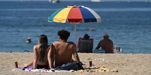 Ζευγάρι σε παραλία 