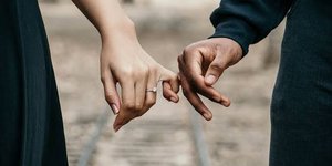 Ο δρόμος προς μια καλύτερη σχέση και καλύτερη επικοινωνία ανάμεσα στο ζευγάρι φαίνεται να συνδέεται με κάτι πολύ συγκεκριμένο στην καθημερινότητα / UNSPLASH