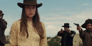 Η Ολίβια Γουάιλντ στα γυρίσματα του «Cowboys & Aliens» / Φωτογραφία Χ