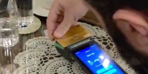 Ο Άχμεντ Αλ Σάρα πλήρωσε πρώτη φορά με κάρτα Visa