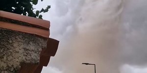 Ανεμοστρόβιλος σάρωσε χωριό στον νομό Όντε στη Γαλλία 