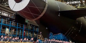 Το πυρηνικό υποβρύχιο Khabarovsk στην τελετή καθέλκυσης στο ναυπηγείο Sevmash στο Severodvindk της Ρωσίας
