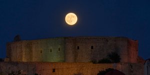 πανσεληνος αυγουστου