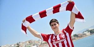 Ο Αρμάντο Γκονζάλες στην παρουσίαση του με τον Ολυμπιακό