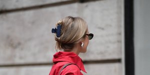 Ξέχνα την πλεξούδα: Το χτένισμα των 2 λεπτών που σώζει κάθε bad hair day