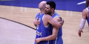 Όταν η αφοσίωση δεν κοιτάζει ηλικία: Παπανικολάου και Καλάθης θα είναι πάντοτε οι πιστοί… στρατιώτες με τα «γαλανόλευκα»