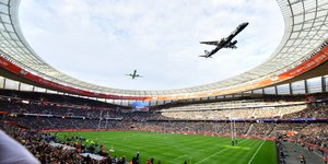 Πτήση αεροσκαφών πάνω από το DHL Stadium στο Κέιπ Τάουν