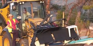 Απομάκρυνση ομπρελών από παραλία 