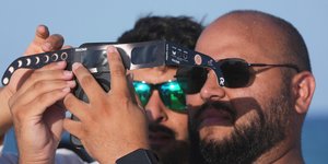 Έκλειψη ηλίου: Πάνω από 1.000 άτομα πήγαν στα επείγοντα της Ισπανίας με οφθαλμικά προβλήματα