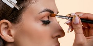 Fuller brows: Πώς να κάνετε τα αραιά φρύδια να δείχνουν πιο πυκνά και καλοσχηματισμένα