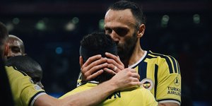 Οι παίκτες της Φενέρμπαχτσε πανηγυρίζουν γκολ
