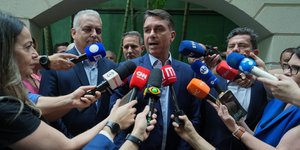 Ο  υποψήφιος της δεξιάς στη Βραζιλία Φλάβιου Μπολσονάρου