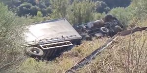 Φορτηγό σε γκρεμό
