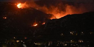 Μάχη με τις αναζωπυρώσεις στην Κω