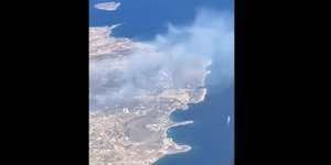 Εικόνες καταστροφής από τη φωτιά στην Πάρο