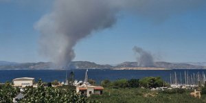 Tα δύο μέτωπα φωτιάς στη Σαλαμίνα