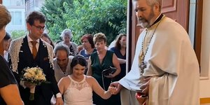 Γάμος στη Κρήτη με τη νύφη σε αναπηρικό αμαξίδιο