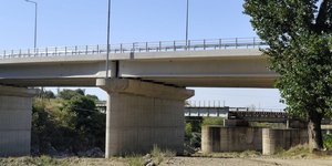 H νέα γέφυρα του ποταμού Κομψάτου