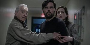 Η ταινία του Netflix, βασισμένη στο ομώνυμο μπεστ σέλερ, μεταφέρει στην οθόνη μια ιστορία απαγωγών, οικογενειακών μυστικών και ενός κατά συρροή δολοφόνου / IMDB