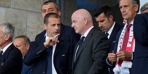 Ο πρόεδρος της UEFA, Αλεξάντερ Τσέφεριν, με τον πρόεδρο της FIFA, Τζιάνι Ινφαντίνο