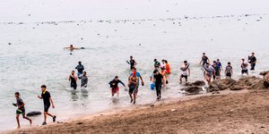 Μετανάστες φτάνουν στις ακτές της Θέουτα στην Ισπανία