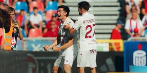 Οι παίκτες της Γιαγκελόνια πανηγυρίζουν τη νίκη