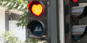 Η πρώτη κόκκινη καρδιά φωτεινού σηματοδότη