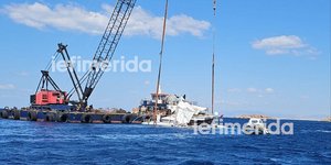 Ανέλκυση καταμαράν στον Σαρωνικό