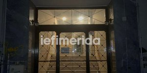 Η είσοδος του διαμερίσματος στην Κυψέλη