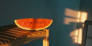 Ο κανόνας των «δύο δακτύλων» θα σας βοηθήσει να επιλέξετε το πιο ζουμερό καρπούζι