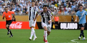 Ο Φίλιπ Κόστιτς με την φανέλα της Γιουβέντους