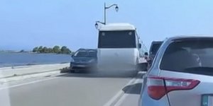 Οδηγός λεωφορείου έκανε παράνομη προσπέραση σε γέφυρα στην Λευκάδα