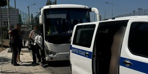 Ταυτοποιήθηκε 48χρονη οδηγός λεωφορείου που έκανε επικίνδυνη αναστροφή στην Αθηνών-Σουνίου