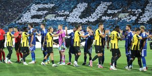 Οι παίκτες της Λέφσκι και της ΑΕΚ στο «Βασίλ Λέφσκι» για τα playoffs του Champions League