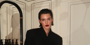Η ψυχολογία λέει ότι οι άνθρωποι που φορούν μαύρα περισσότερο από οποιοδήποτε άλλο χρώμα δεν προσπαθούν να δείχνουν μυστηριώδεις ή επιβλητικοί