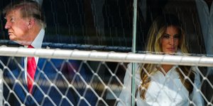 Ντόναλντ Τραμπ και  Μελάνια Τραμπ στο Freedom 250 Grand Prix στην Ουάσιγκτον