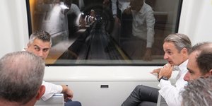 Ο Κ. Μητσοτάκης στο μετρό προς Καλαμαριά