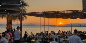 Ξενύχτι στην καλοκαιρινή Αθήνα
