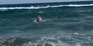 Η μάχη ναυαγοσώστη με τα κύματα για τη διάσωση μιας γυναίκας στα Χανιά