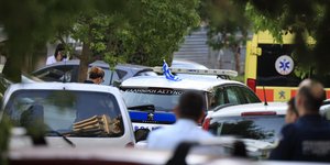 Εκαβ και περιπολικό στη Νέα Σμύρνη