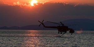 Μάχη με τη φωτιά στη Δυτική Αττική