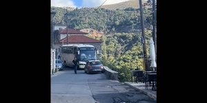 γυναία οδηγός όπισθεν