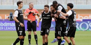 Οι παίκτες του ΟΦΗ πανηγυρίζουν σε αγώνα της Super League
