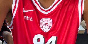Η νέα φανέλα του Ολυμπιακού που ανέβασε ο Εβάν Φουρνιέ στα social media
