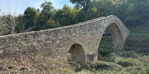 το ιστορικό «Γεφύρι του Ψύρρα»