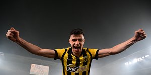 Ο Πήλιος με τη φανέλα της ΑΕΚ 