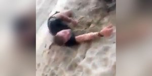 Λιμενικός διασώζει πυροσβέστη