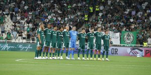 Οι παίκτες του Παναθηναϊκού και της ΤΣΣΚΑ 1948 κράτησαν ενός λεπτού σιγή