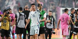Ο Ρόμπερτ Λεβαντόφσκι με την φανέλα της Σικάγο Φάιρ